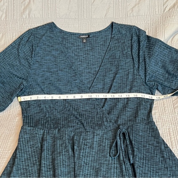 Torrid Womens 1 1X Dark Green Ribbed Faux Wrap Dress Long Sleeve Fit & Flare - Picture 8 of 11